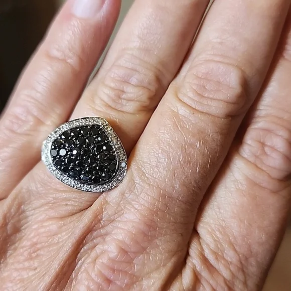 10k karat white gold black and clear diamond ring size 6 retails for ove… - Picture 6 of 7